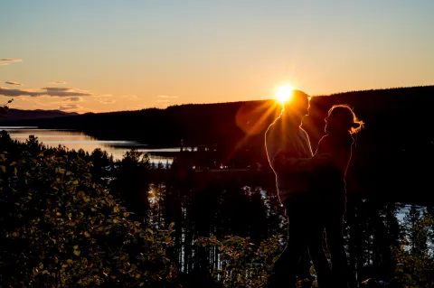 couple in the midnight sun